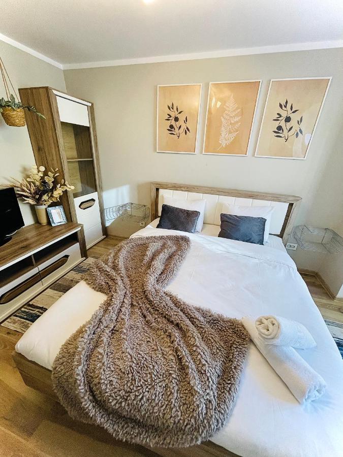 Hygge Place To Stay - Self Check In Nonstop 24H-Wifi Resita Exteriör bild
