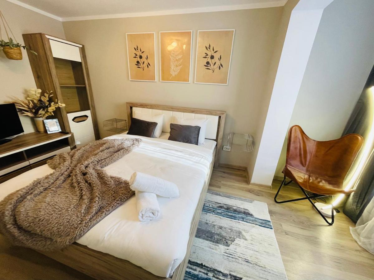 Hygge Place To Stay - Self Check In Nonstop 24H-Wifi Resita Exteriör bild