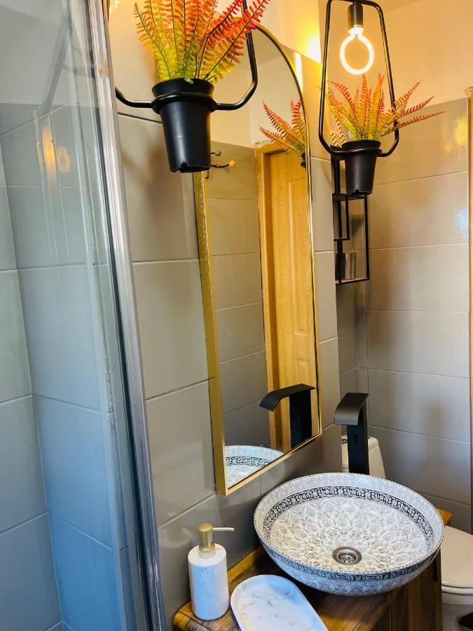Hygge Place To Stay - Self Check In Nonstop 24H-Wifi Resita Exteriör bild