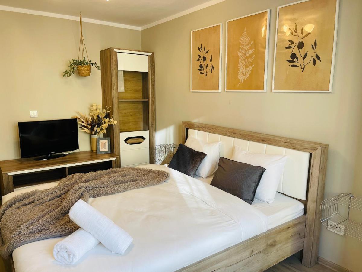 Hygge Place To Stay - Self Check In Nonstop 24H-Wifi Resita Exteriör bild