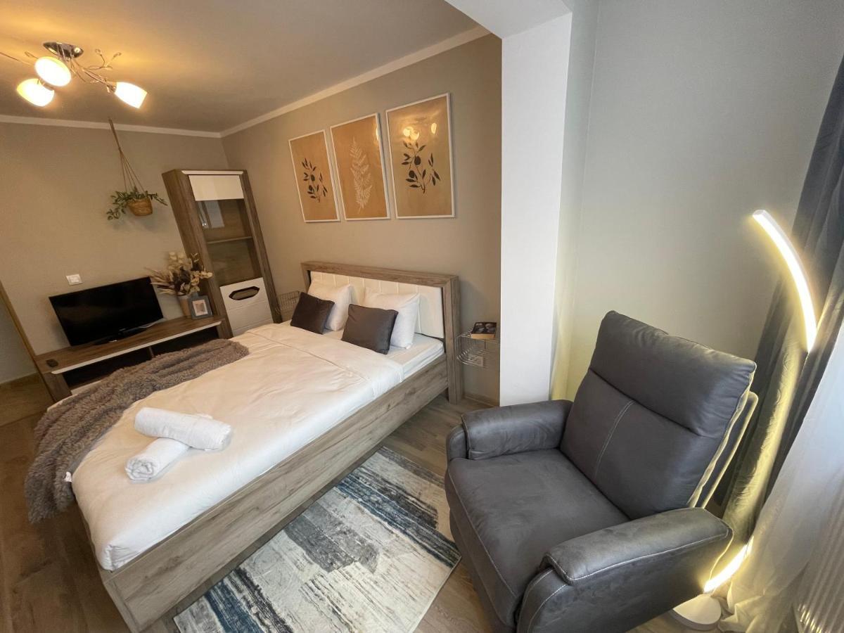 Hygge Place To Stay - Self Check In Nonstop 24H-Wifi Resita Exteriör bild