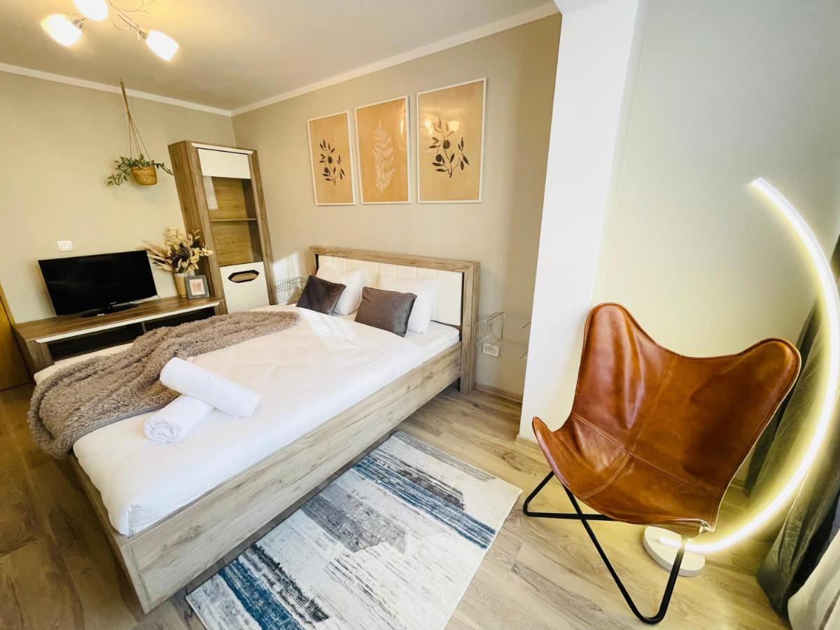 Hygge Place To Stay - Self Check In Nonstop 24H-Wifi Resita Exteriör bild